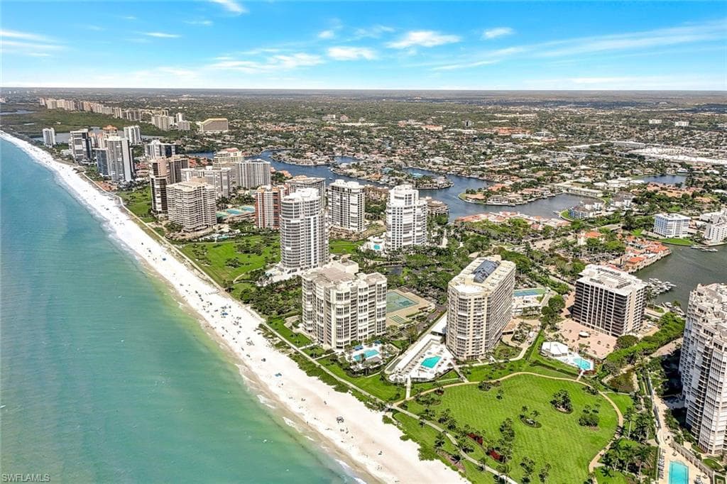 4041 Gulf Shore BLVD N 403 NAPLES, FL 34103