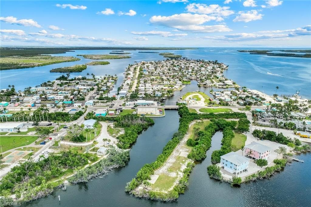 4547 Pine Island RD NW MATLACHA, FL 33993