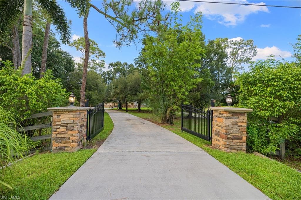 5141 Palmetto Woods DR NAPLES, FL 34119