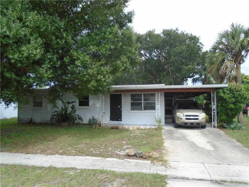 938 Tropical Palm AVE NORTH FORT MYERS, FL 33903