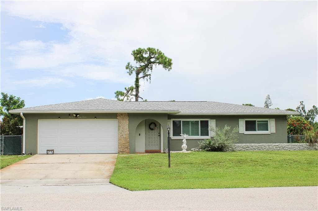 2437 La Salle AVE FORT MYERS, FL 33907