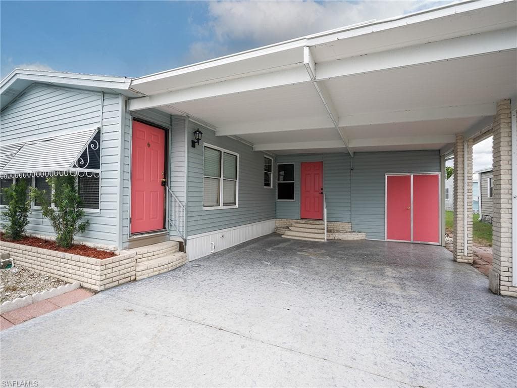 3033 Artesian LN NORTH FORT MYERS, FL 33917