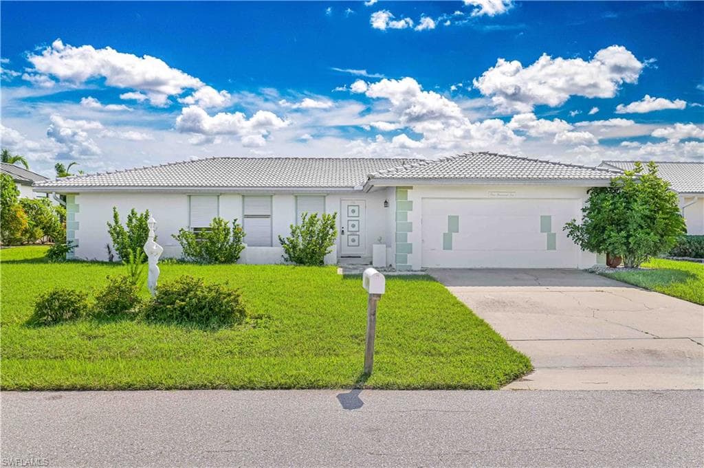 110 Hibiscus DR