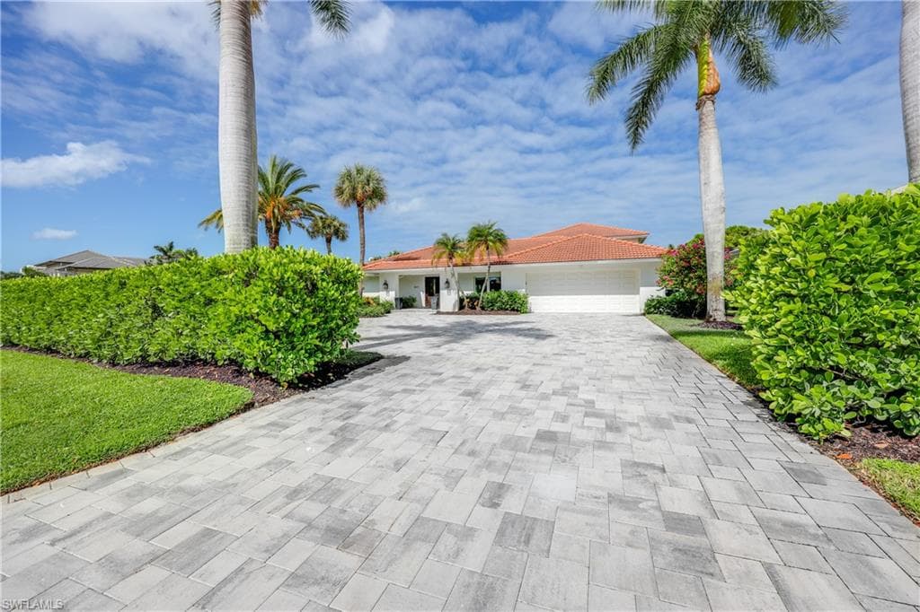 4611 Crayton RD NAPLES, FL 34103