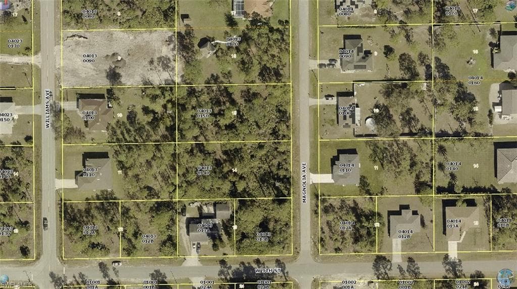 905 Magnolia AVE LEHIGH ACRES, FL 33972