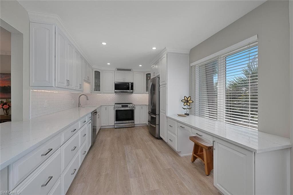 102 Clubhouse DR 375 NAPLES, FL 34105