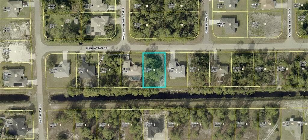 710 Manhattan ST E LEHIGH ACRES, FL 33974