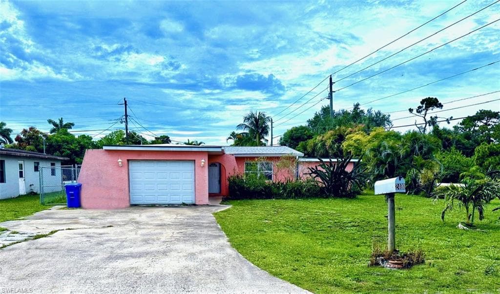 2400 Hunter TER FORT MYERS, FL 33901