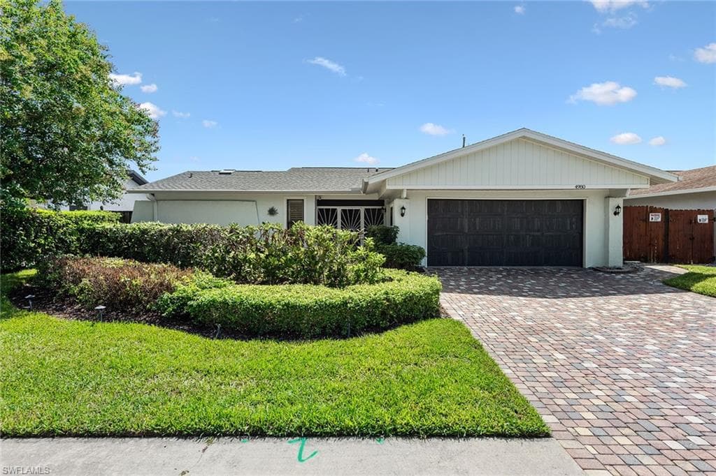 4980 Napoli DR NAPLES, FL 34103