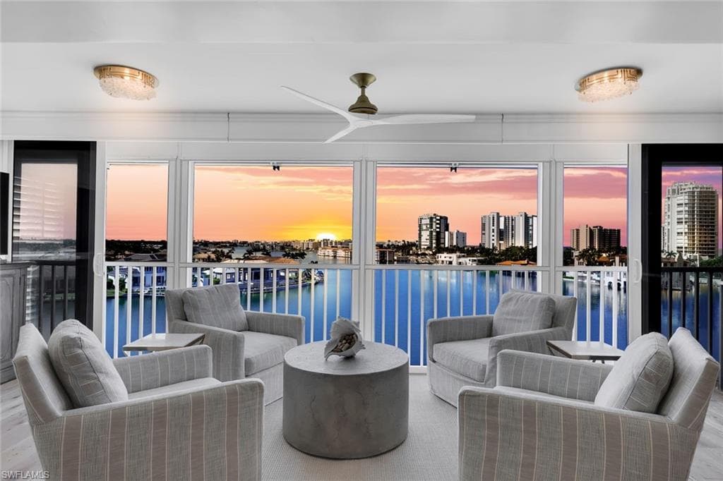 250 PARK SHORE DR 601 NAPLES, FL 34103