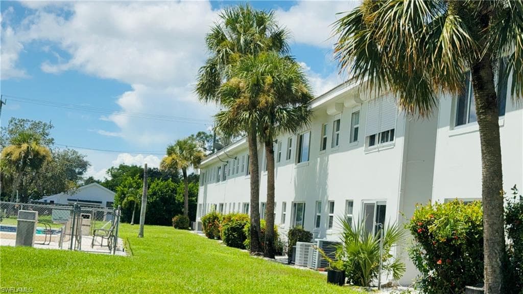3250 10th ST N A5 NAPLES, FL 34103