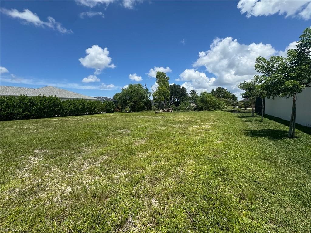 1217 SW 24th ST CAPE CORAL, FL 33991