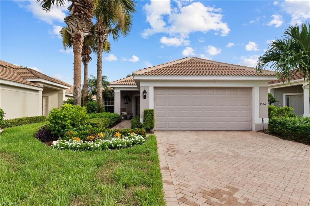 9534 Hemingway LN FORT MYERS, FL 33913