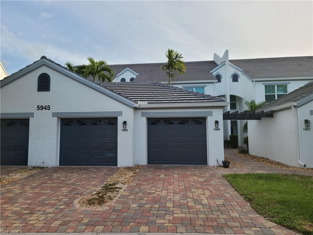5945 Sand Wedge LN 1005 NAPLES, FL 34110