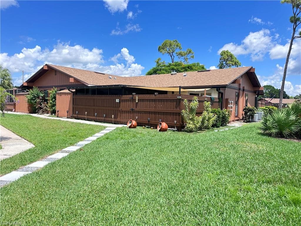 5597 Foxlake DR NORTH FORT MYERS, FL 33917