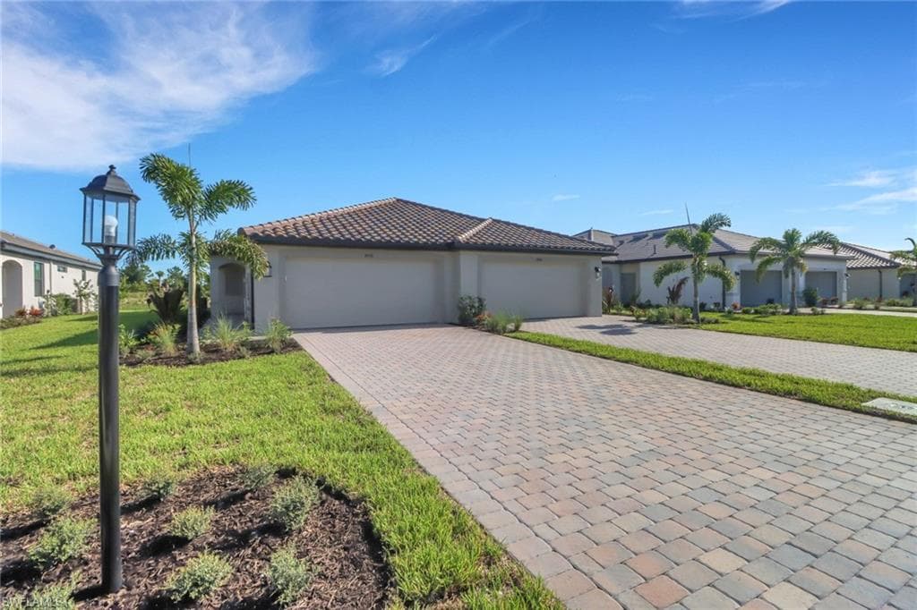 19592 Hinkley DR ESTERO, FL 33928