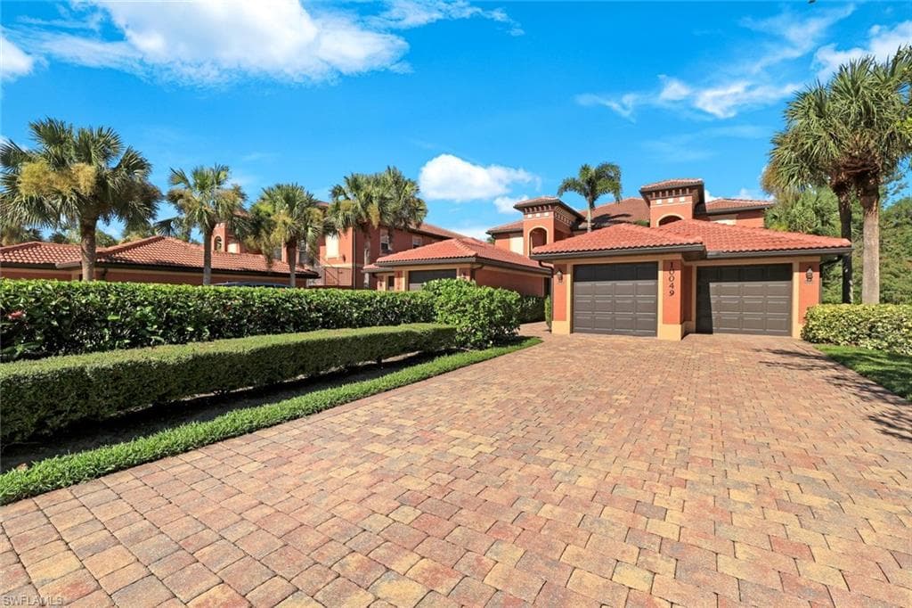 10049 Heather LN 101 NAPLES, FL 34119