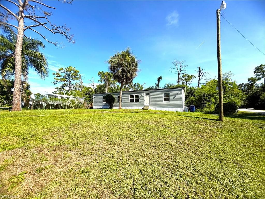 1982 Laurel LN NORTH FORT MYERS, FL 33917