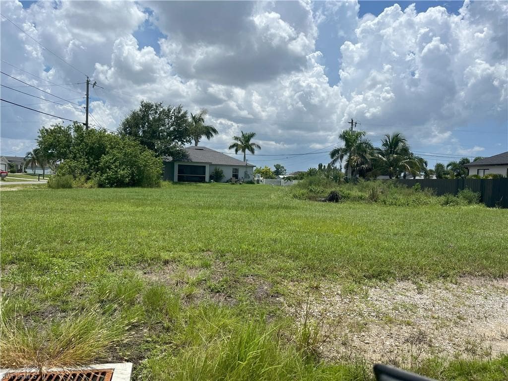 344 NE 10th TER CAPE CORAL, FL 33909