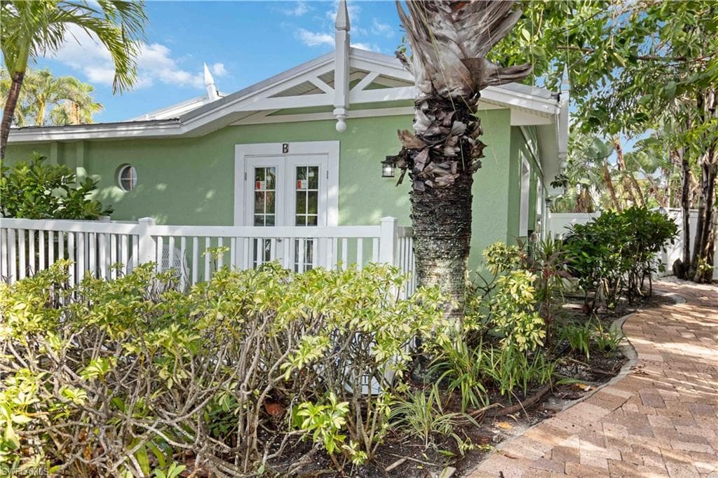 310 62nd ST B BRADENTON BEACH, FL 34217