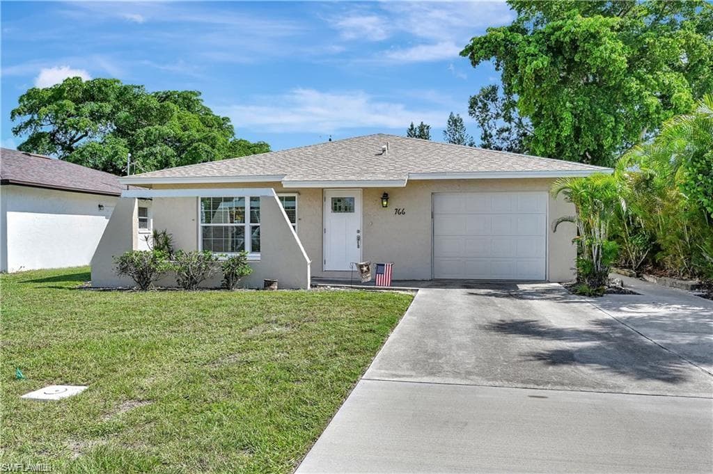 766 109th AVE N NAPLES, FL 34108