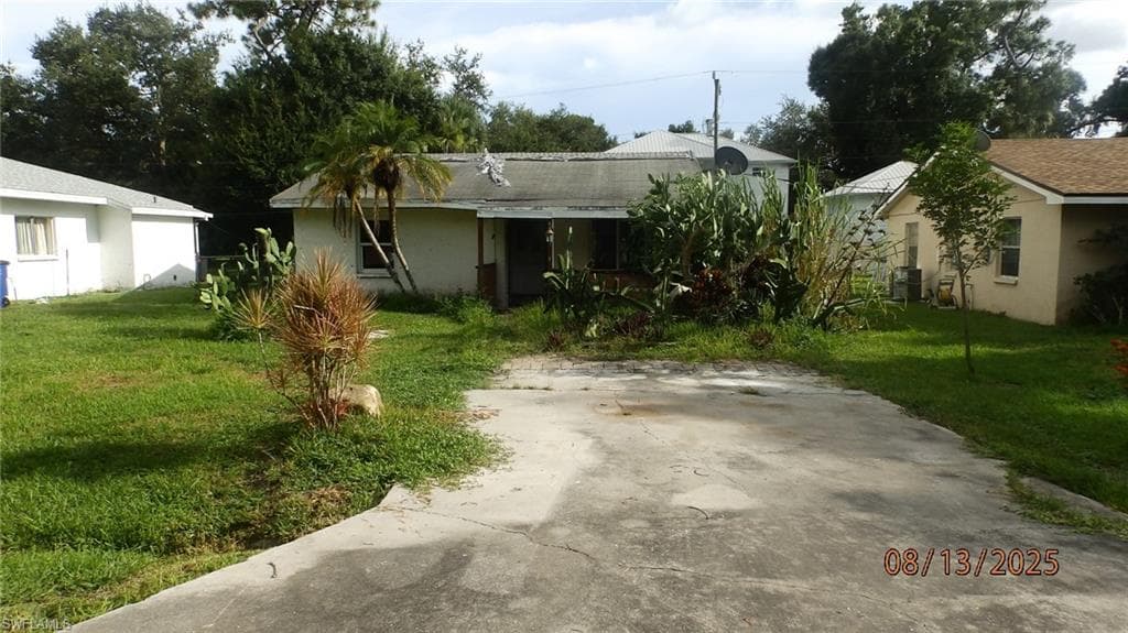 537 Capitol ST NORTH FORT MYERS, FL 33903