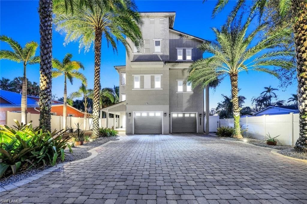 27281 Riverside DR BONITA SPRINGS, FL 34135