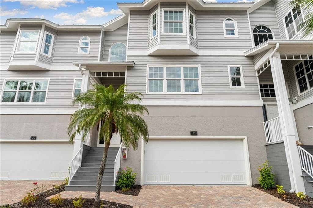 121 Barefoot CIR 16 BONITA SPRINGS, FL 34134