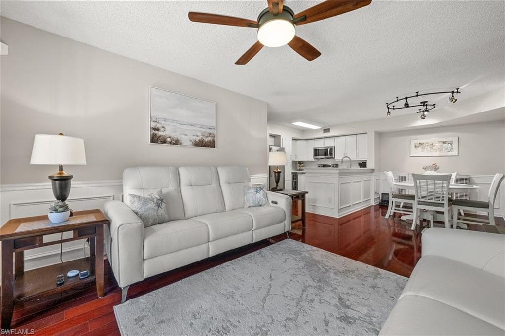 1230 Wildwood Lakes BLVD 102 NAPLES, FL 34104