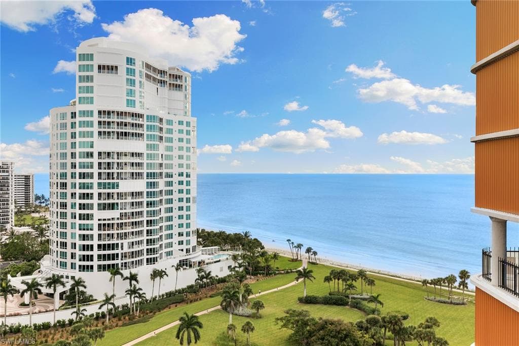 4251 Gulf Shore BLVD N 18B NAPLES, FL 34103