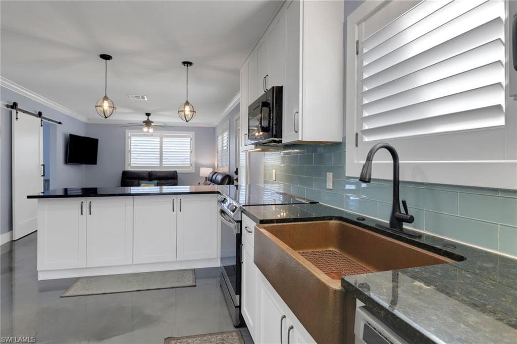 9804 Montana CT BONITA SPRINGS, FL 34135
