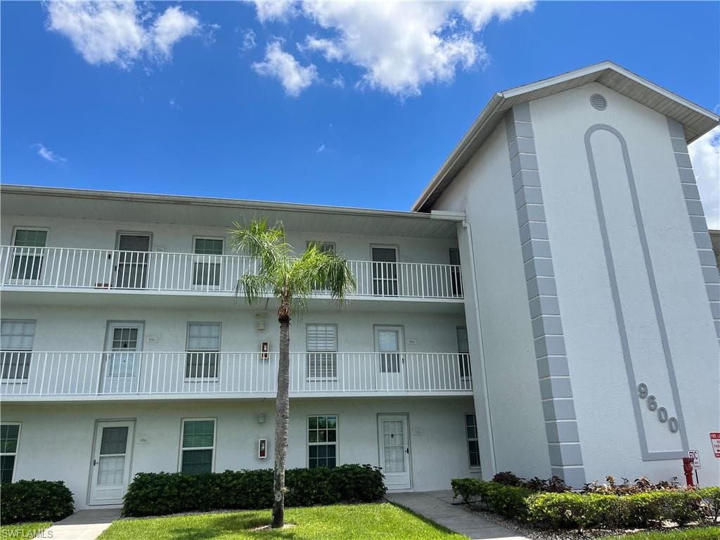 9600 Victoria LN C204 NAPLES, FL 34109