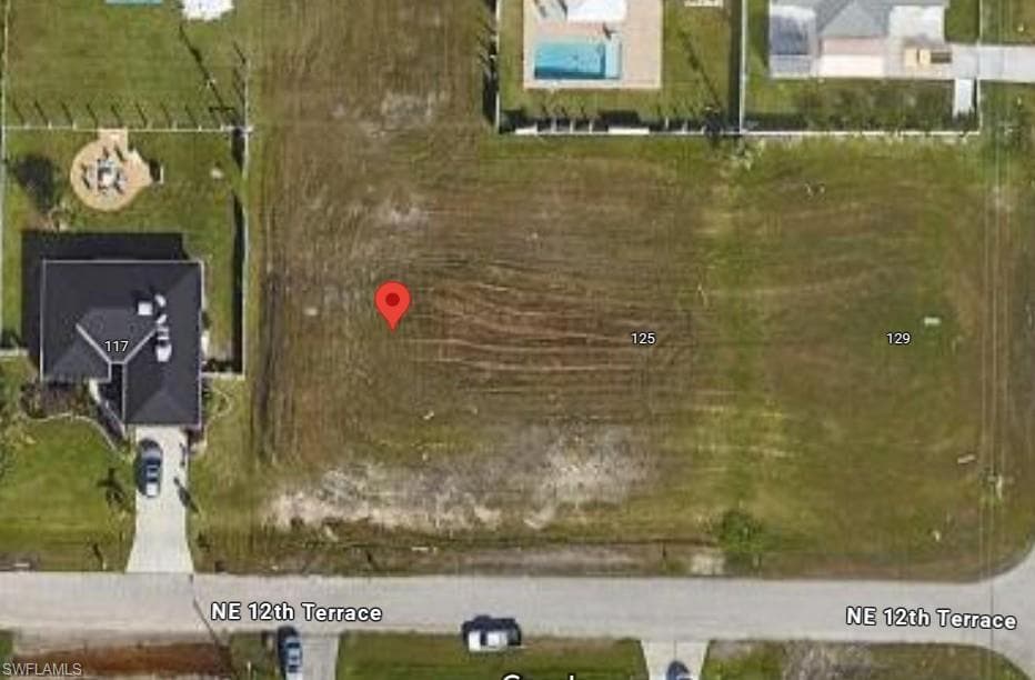 121 12th TER CAPE CORAL, FL 33909