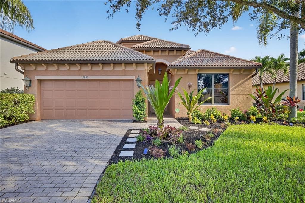11945 Country Day CIR FORT MYERS, FL 33913