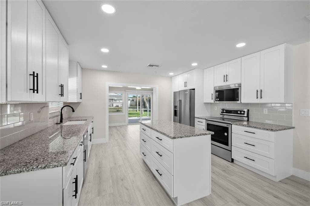 527 97th AVE N NAPLES, FL 34108