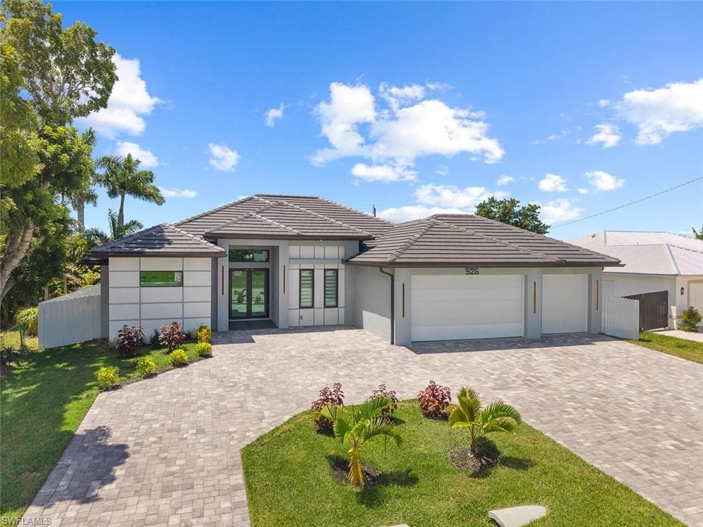 926 Gleason PKWY CAPE CORAL, FL 33914