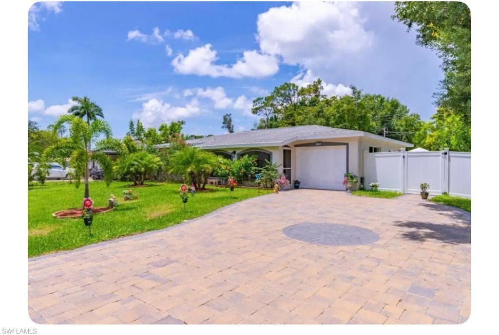 8607 E Park FORT MYERS, FL 33907