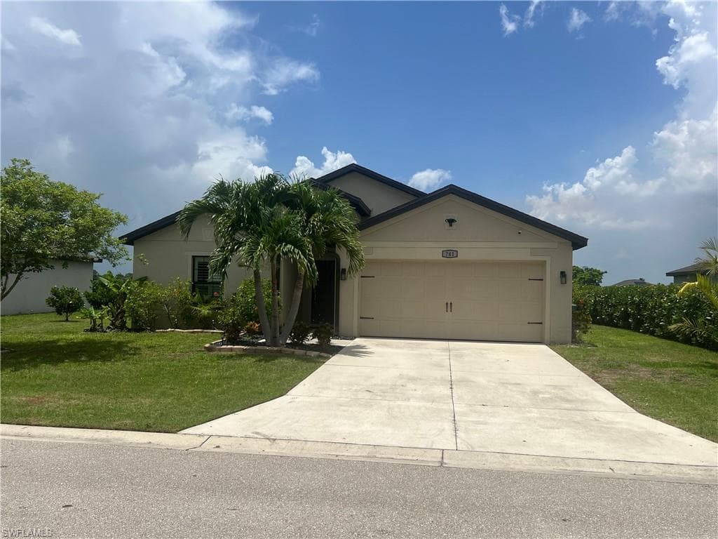 741 Center Lake ST LEHIGH ACRES, FL 33974