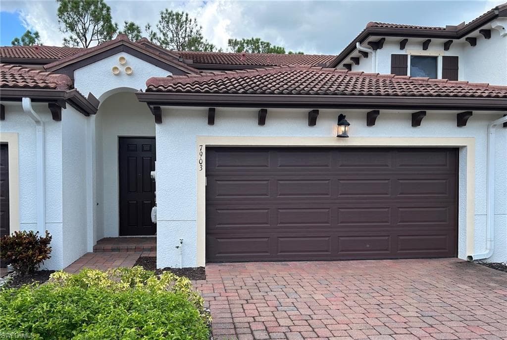 7903 Bristol CIR NAPLES, FL 34120