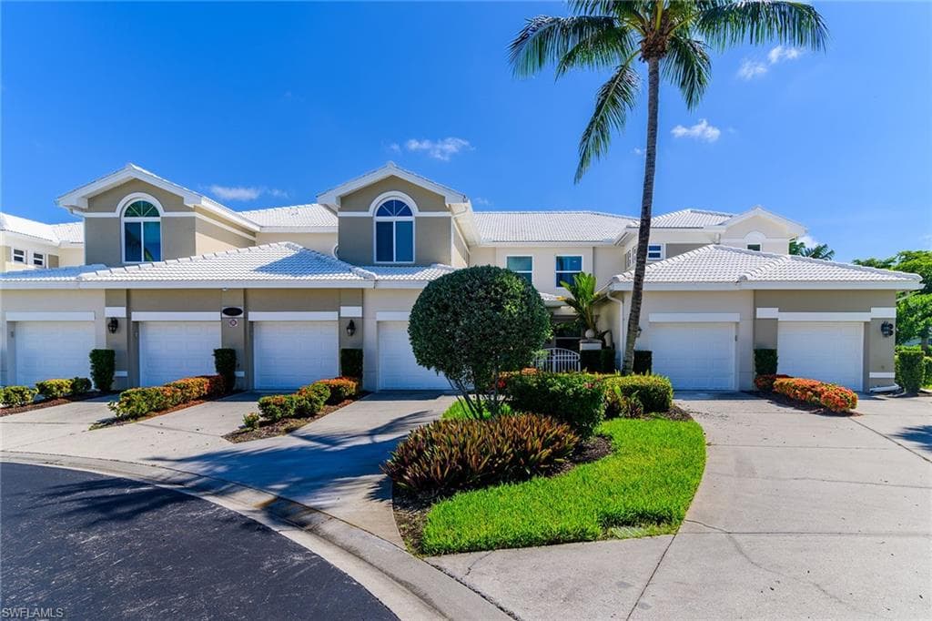 4650 Hawks Nest WAY 204 NAPLES, FL 34114