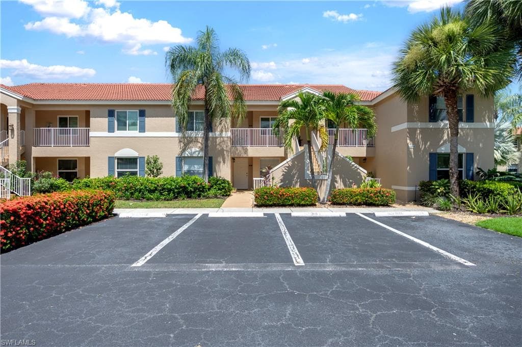 6464 Huntington Lakes CIR 103 NAPLES, FL 34119