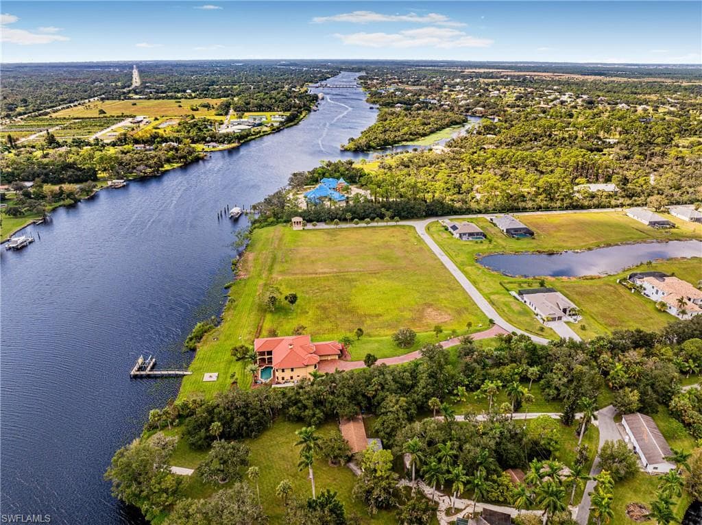 17109 Serengeti CIR ALVA, FL 33920