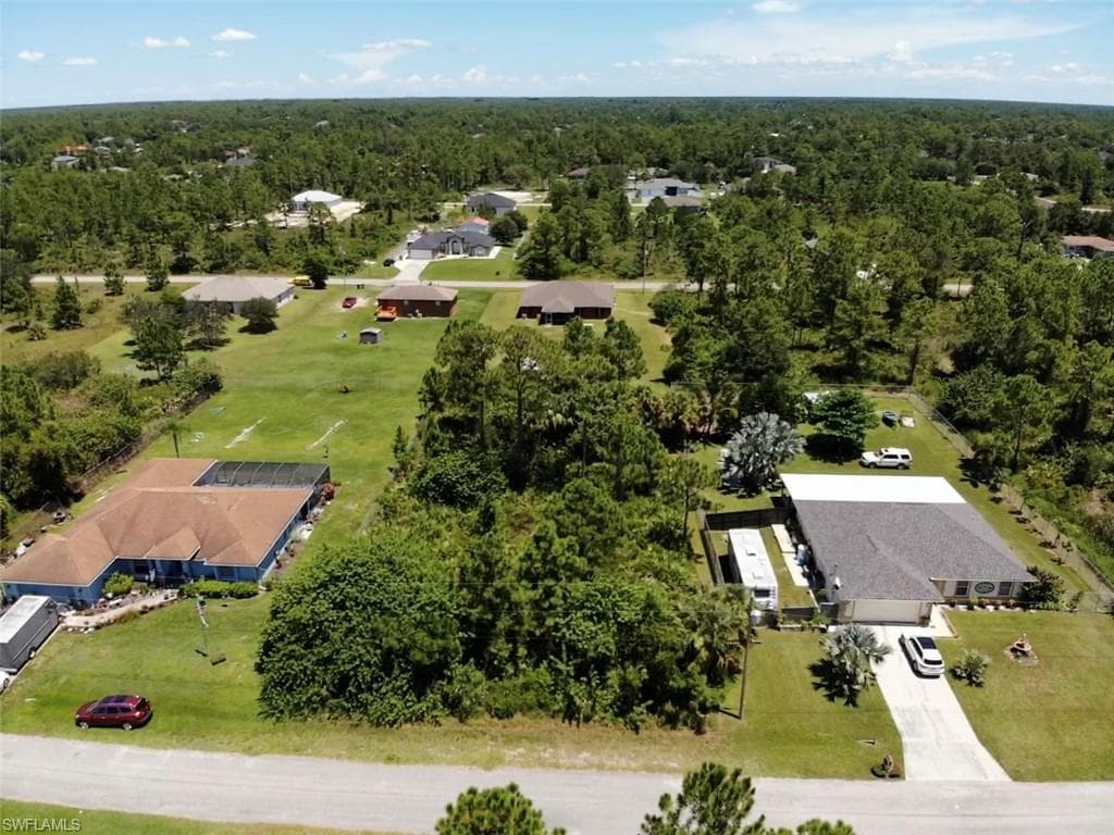 910 Plumosa AVE LEHIGH ACRES, FL 33972