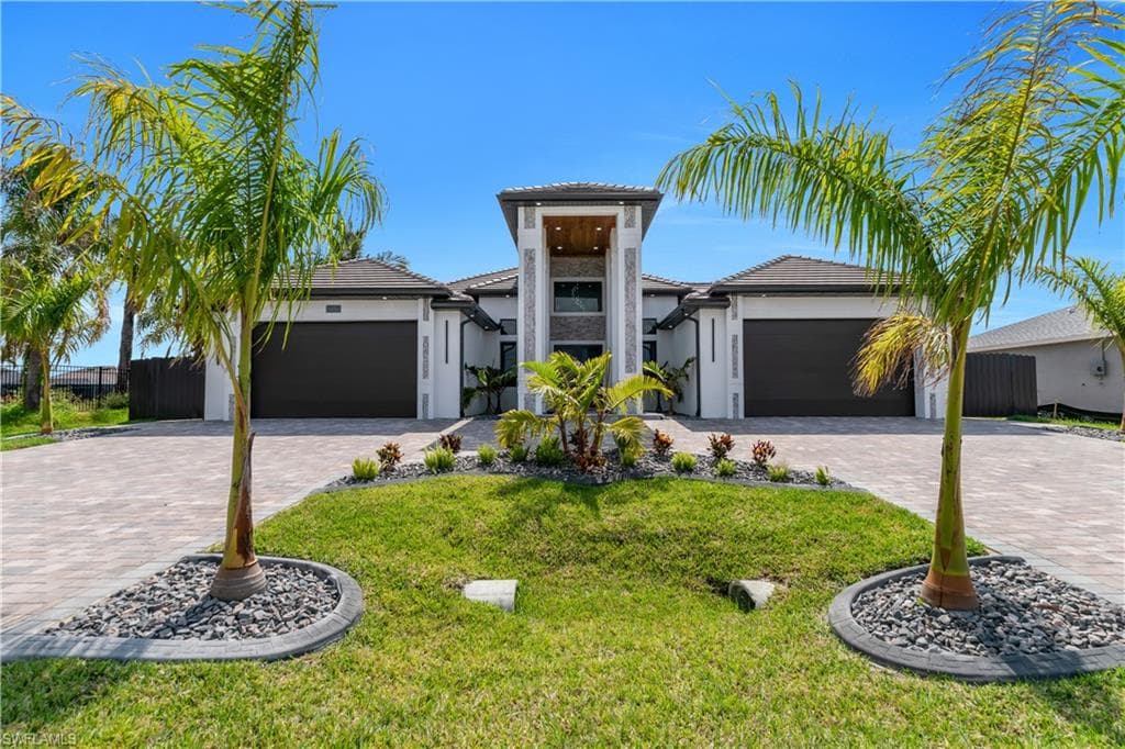 13 14th AVE CAPE CORAL, FL 33993