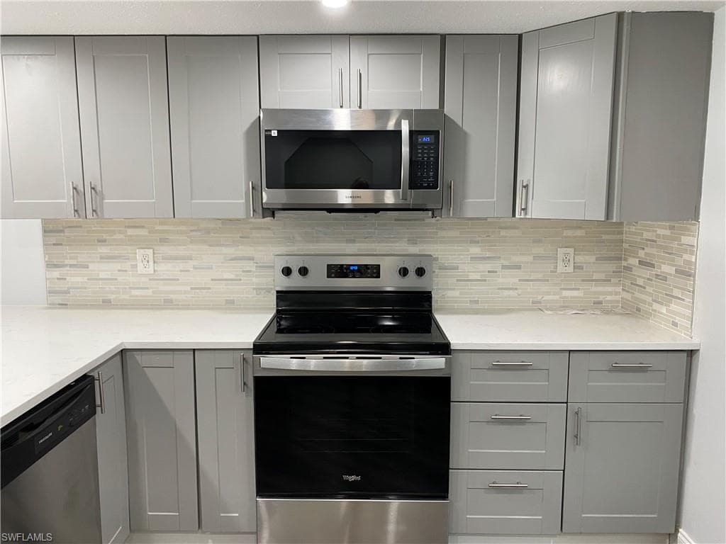 1521 SW 47th TER 102 CAPE CORAL, FL 33914