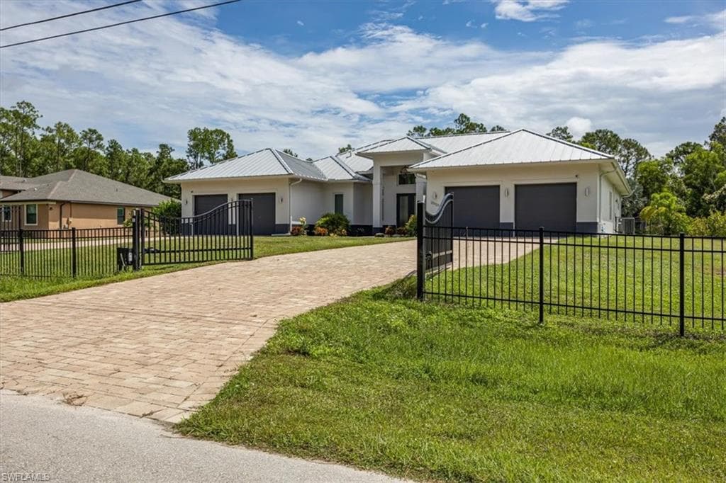 25125 Busy Bee DR BONITA SPRINGS, FL 34135