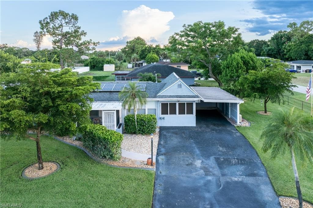 402 E Cleveland LN LEHIGH ACRES, FL 33936