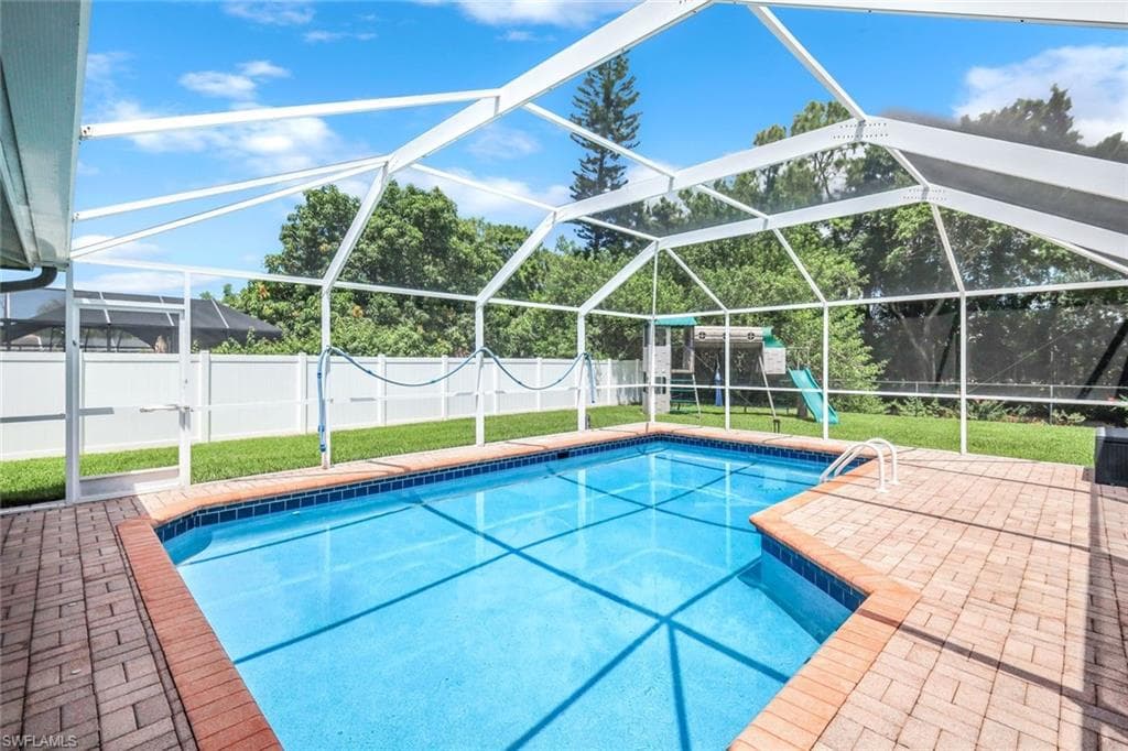 539 Cypress WAY E NAPLES, FL 34110
