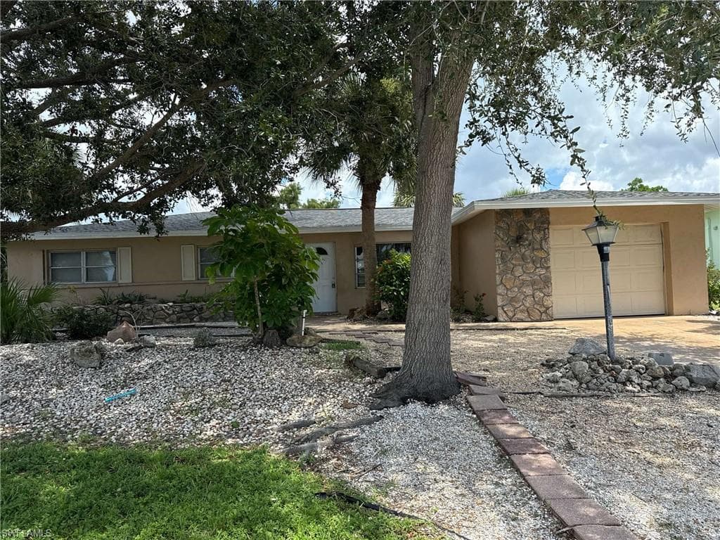 78 Rotonda CIR ROTONDA WEST, FL 33947