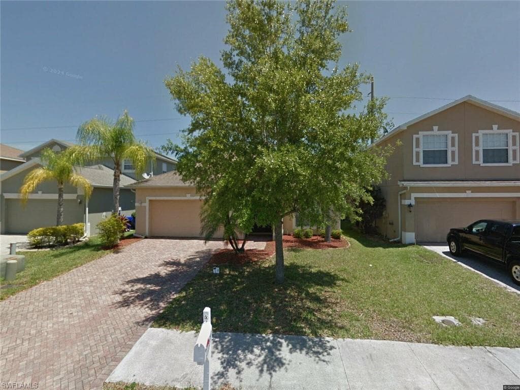 8242 Silver Birch WAY LEHIGH ACRES, FL 33971